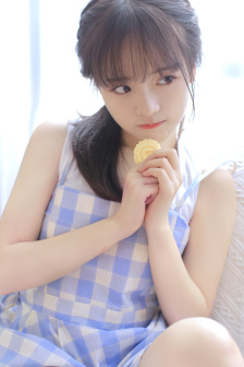 被疼爱的废物美人TXT小说