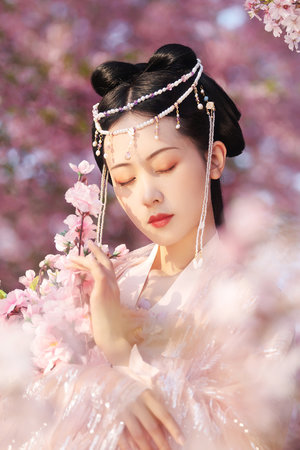 厨房抱住岳的大屁股玉梅