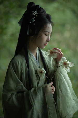 越南版《女兵俘虏营》
